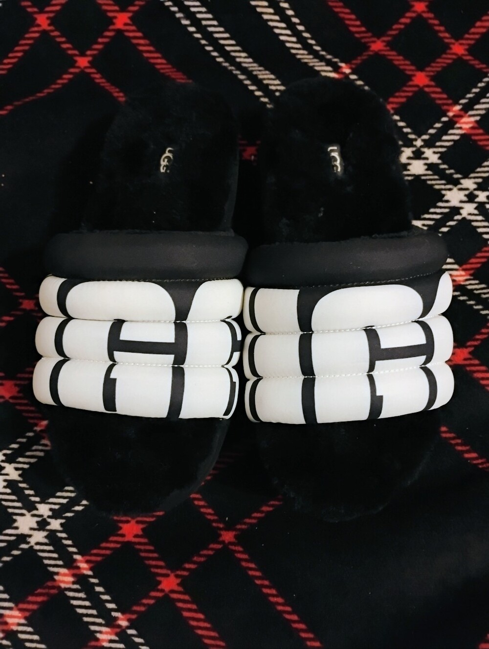 Women's Like New Black And White UGG Slipper Slides U.S. Size 9
